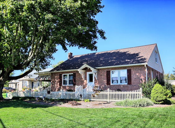 Public Auction – 3625 E Newport Rd