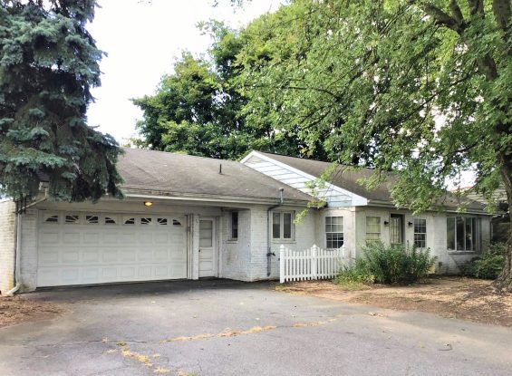 Public Real Estate Auction .58+/-Ac Ranch House Lancaster Co.