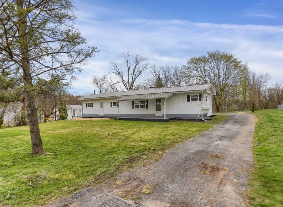 Public Real Estate Auction 0.65+/-Ac. Juniata County