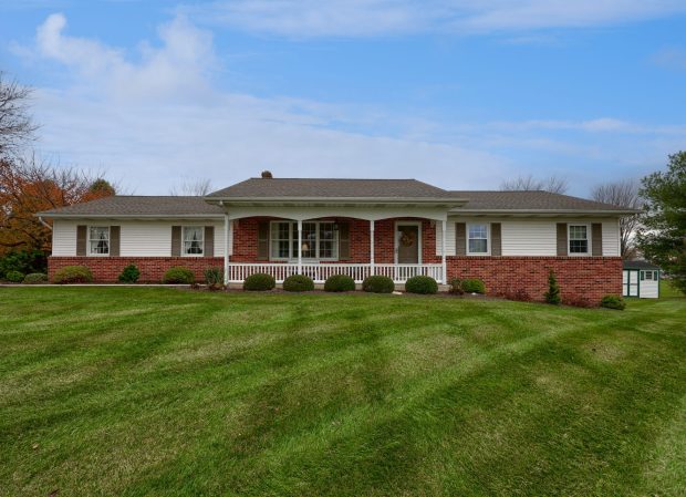Public Real Estate Auction .38 Acre Ranch Home Lancaster Co.