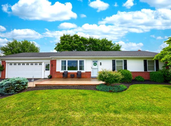 Public Real Estate Auction Ranch Home New Holland