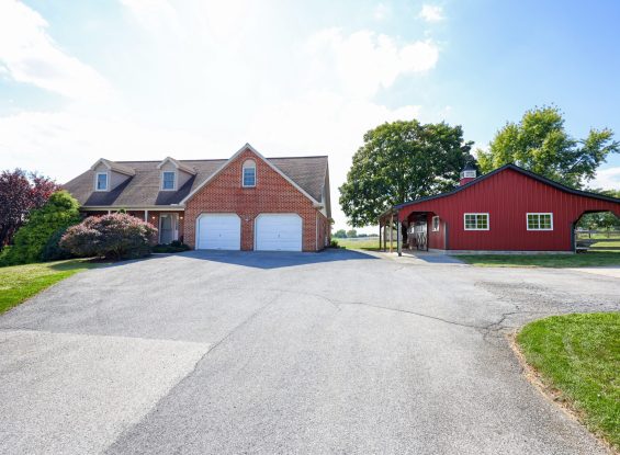 Public Real Estate Auction Cape Cod Lancaster Co.