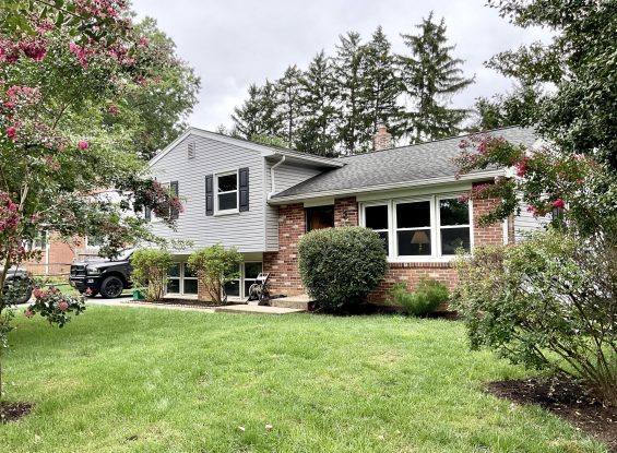 Public Real Estate Auction Split Level Lancaster County