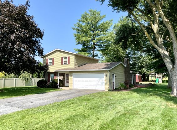 Public Real Estate Auction 1/2 Ac. Home Lancaster County